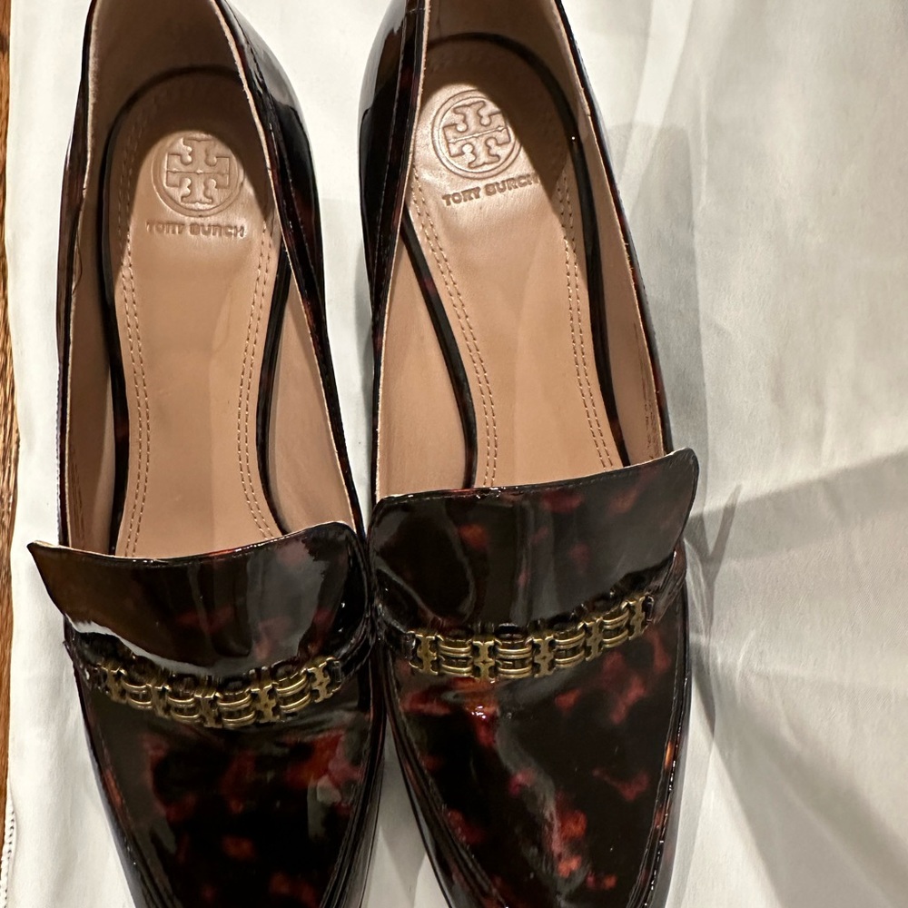 Tory Burch Tortoise Patent Leather heeled Loafers 10.5